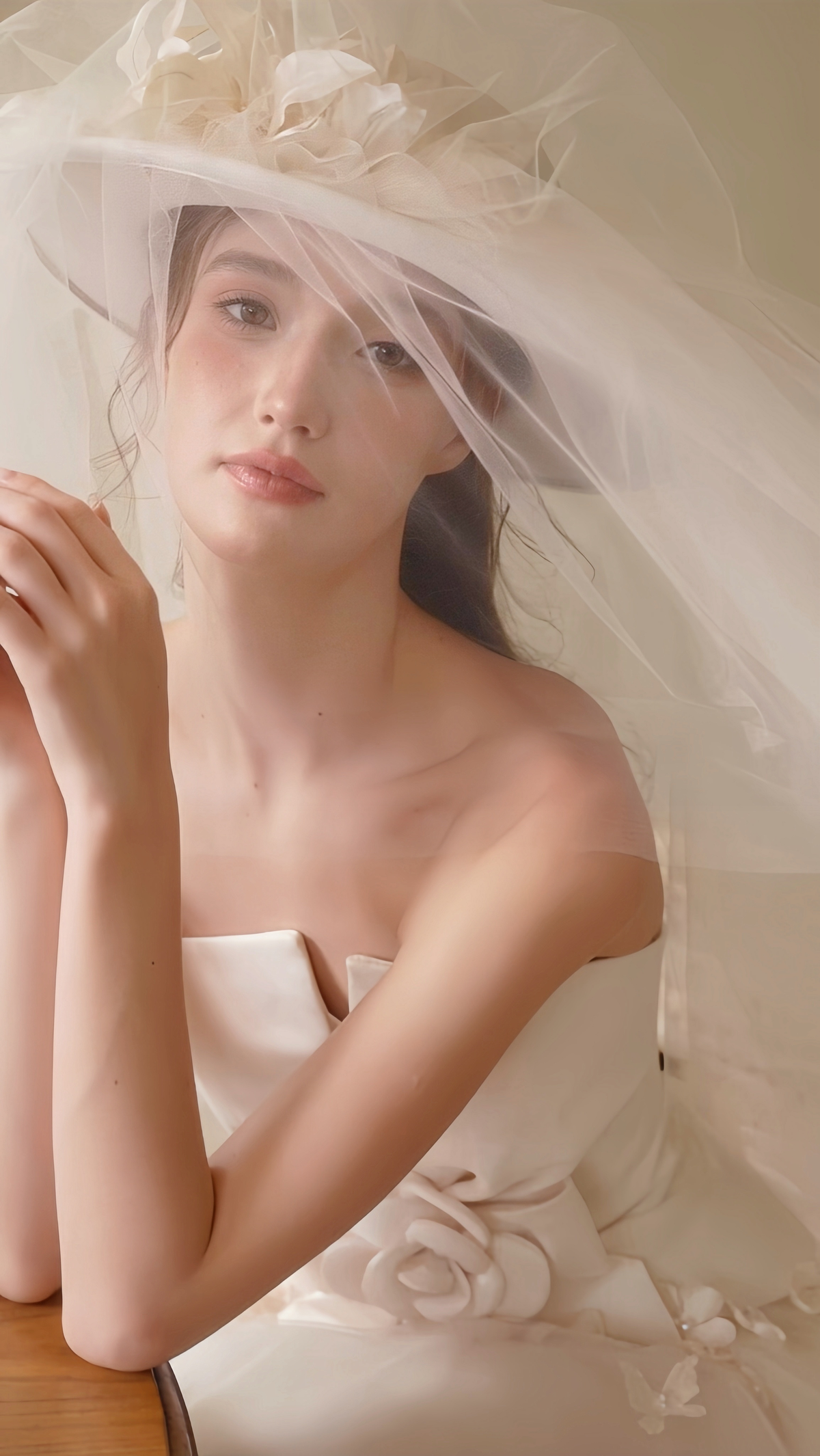 Romantic top hat with veil