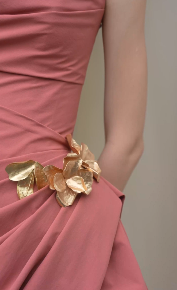 Rose draped strapless A-line wedding dress Material
